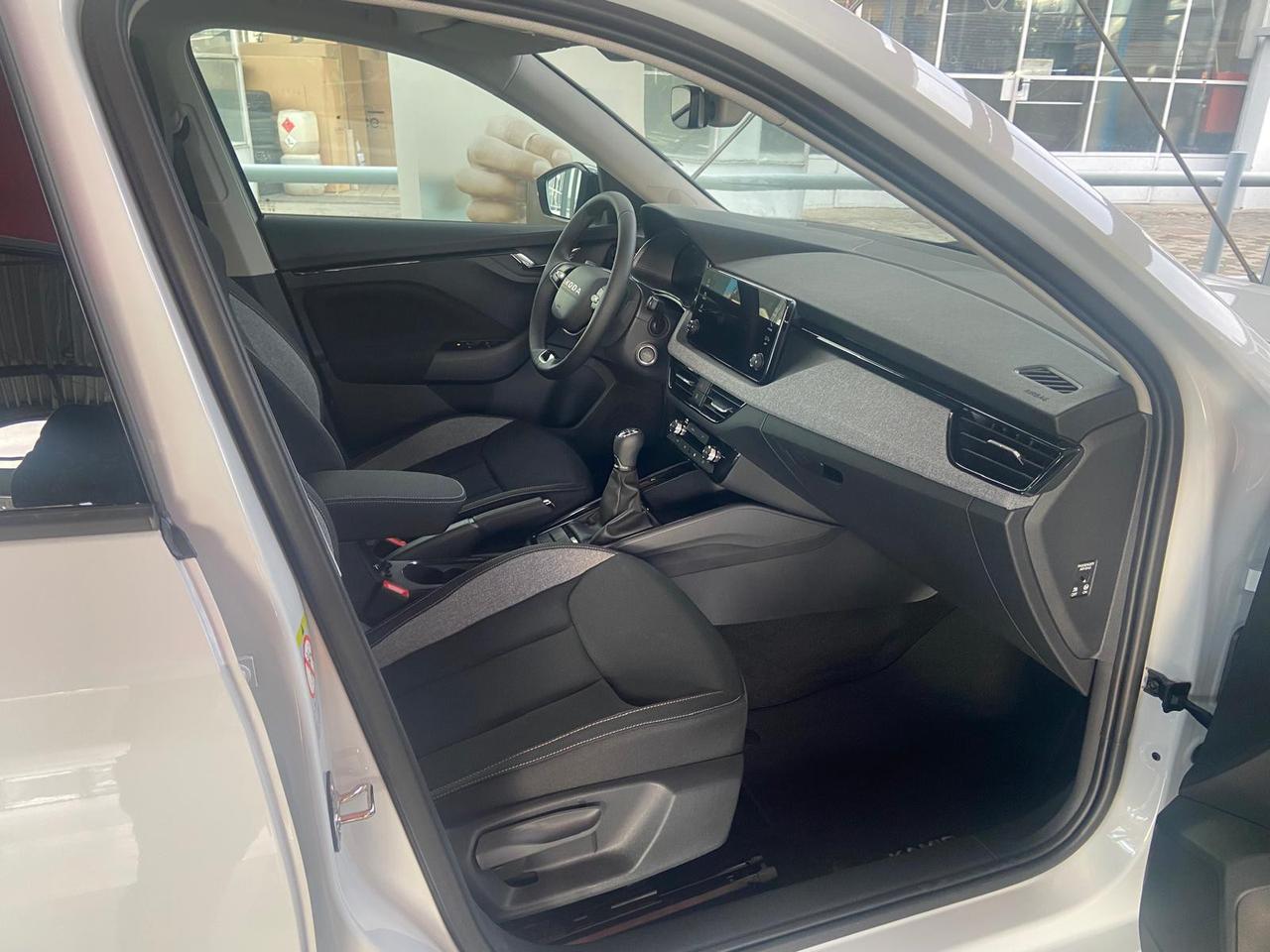 Skoda Kamiq 1.0 tsi black dots 115cv