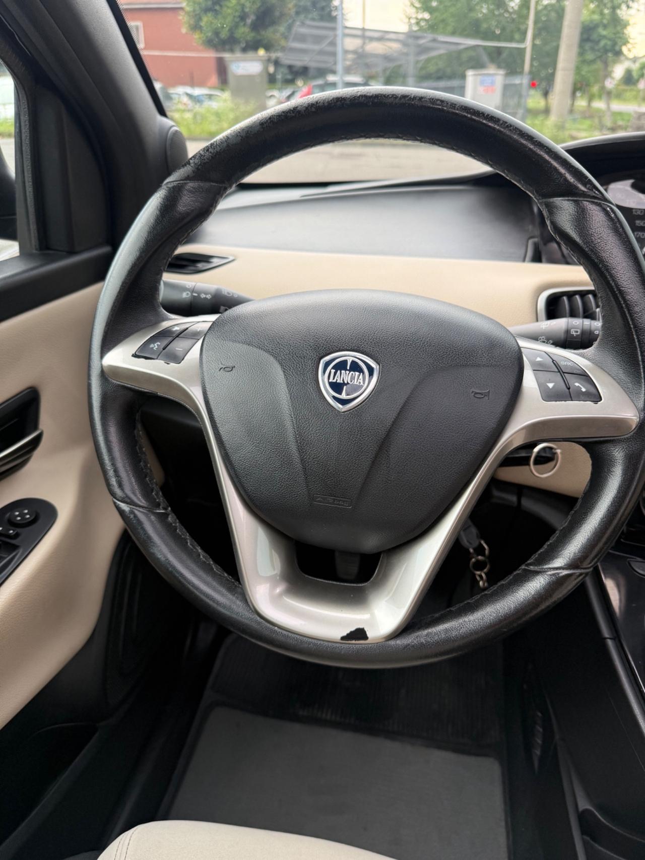 Lancia Ypsilon 1.3 MJT 16V 95 CV 5 porte S&S 30th Anniversary