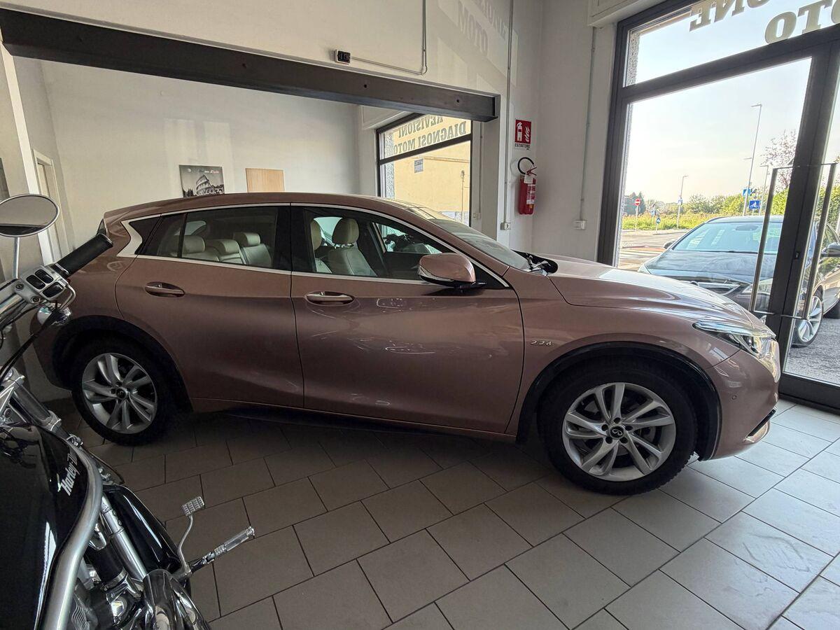 Infiniti Q30 2.2d Premium Tech Gallery White awd 170cv dct