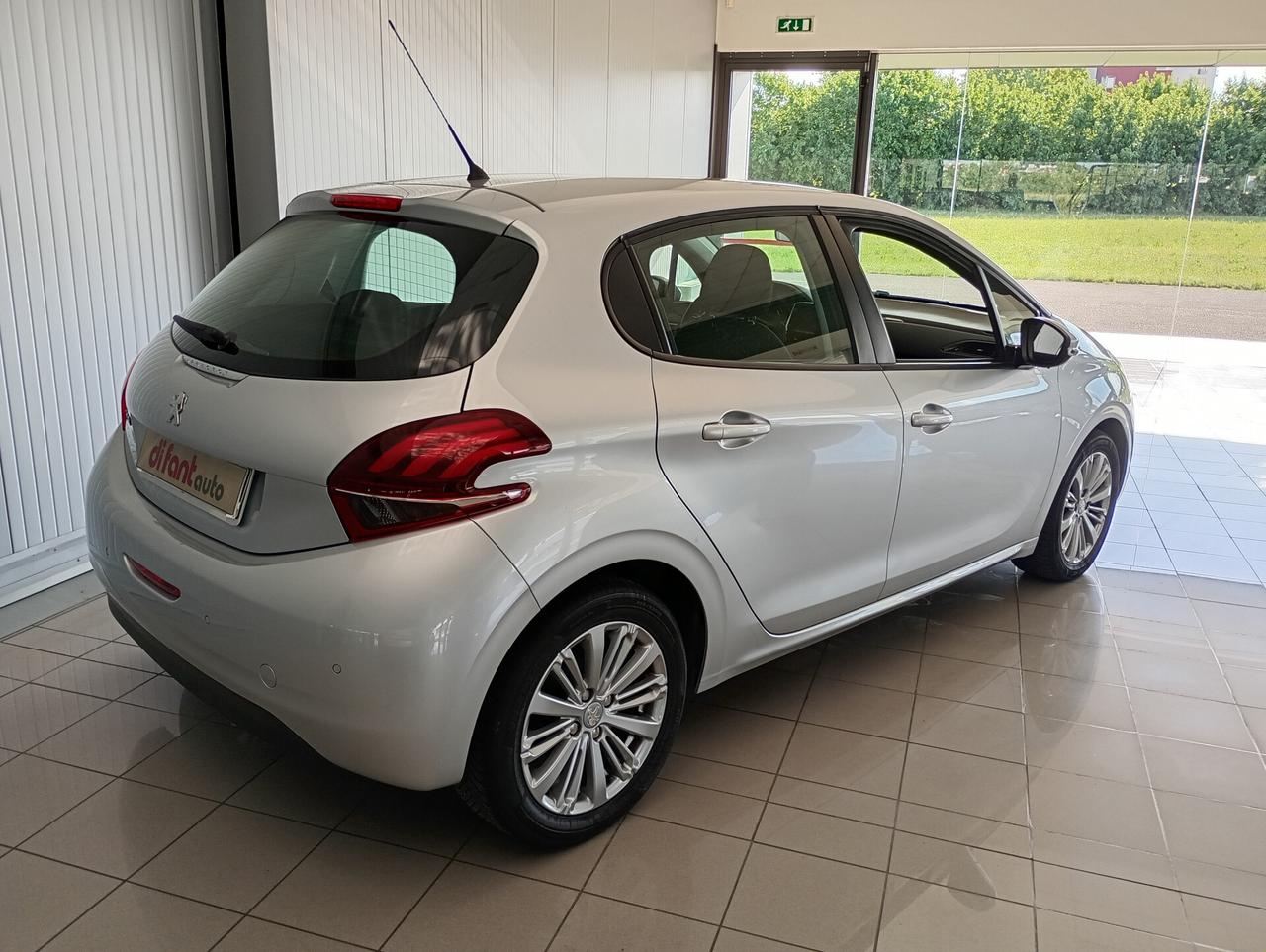 Peugeot 208 1.6 BlueHDi 75 5 porte - NEOPATENTATI -