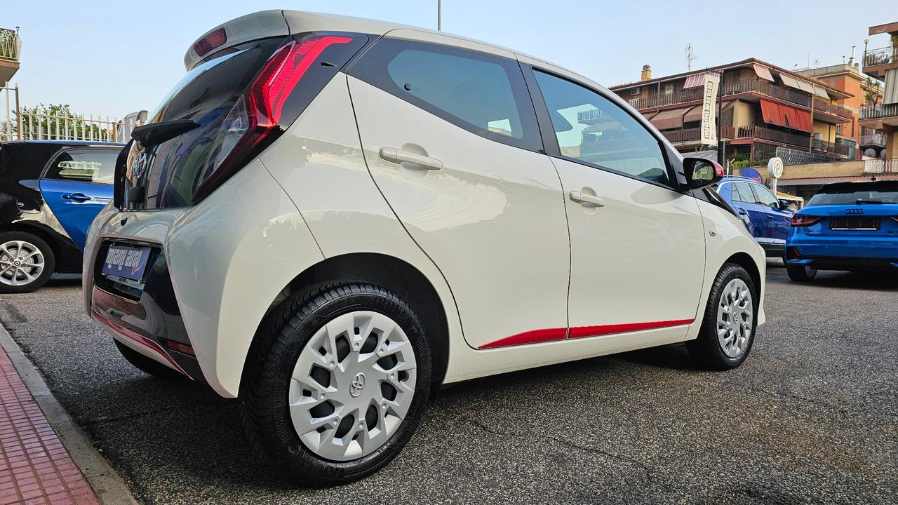 Toyota Aygo Connect 1.0 VVT-i 72 CV 5p. x-play MMT UNIPRO' TAGL UFF