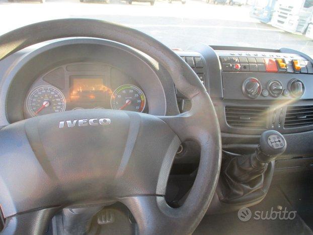 Iveco EUROCARGO 140/25 E5 FURGONE L 7.20M+PEDANA R
