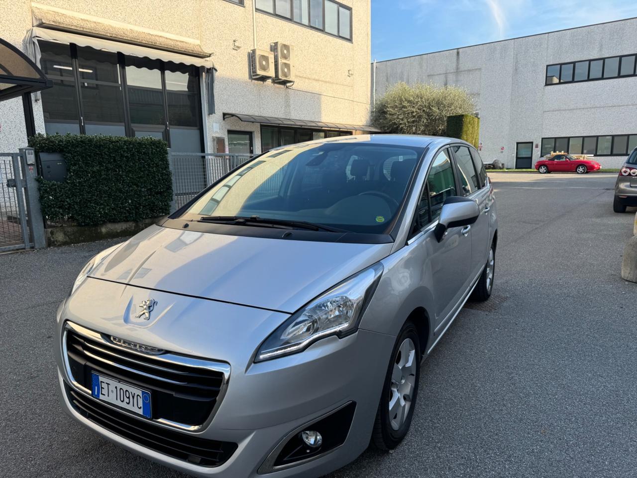 Peugeot 5008 1.6 HDi 115CV Active 7 POSTI