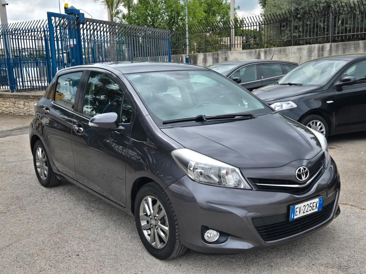 Toyota Yaris 1.0 5 porte Lounge del 2014