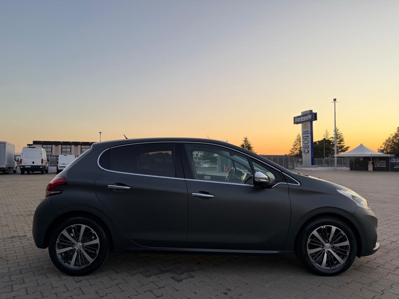 Peugeot 208 1.6 BlueHDi 100cv 5p. Allure GR. OPACO