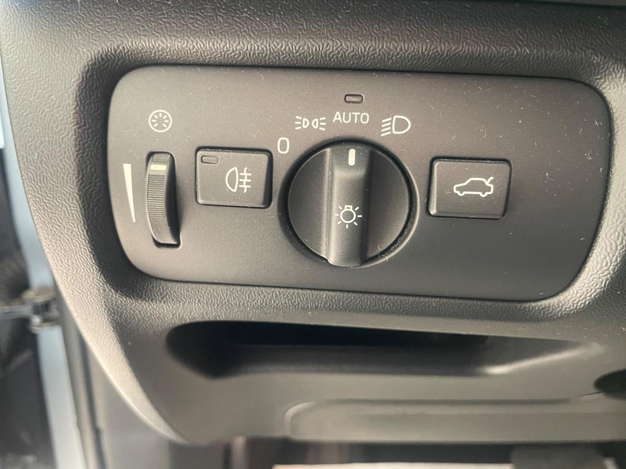 Volvo V40 Cross Country D4 Geartronic Momentum - Nessun vincolo -