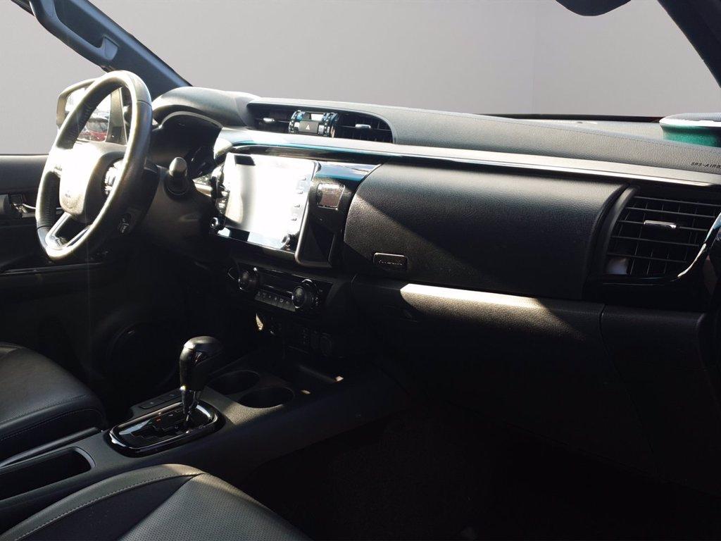 TOYOTA Hilux 2.8 d double cab invincible 4wd auto del 2021