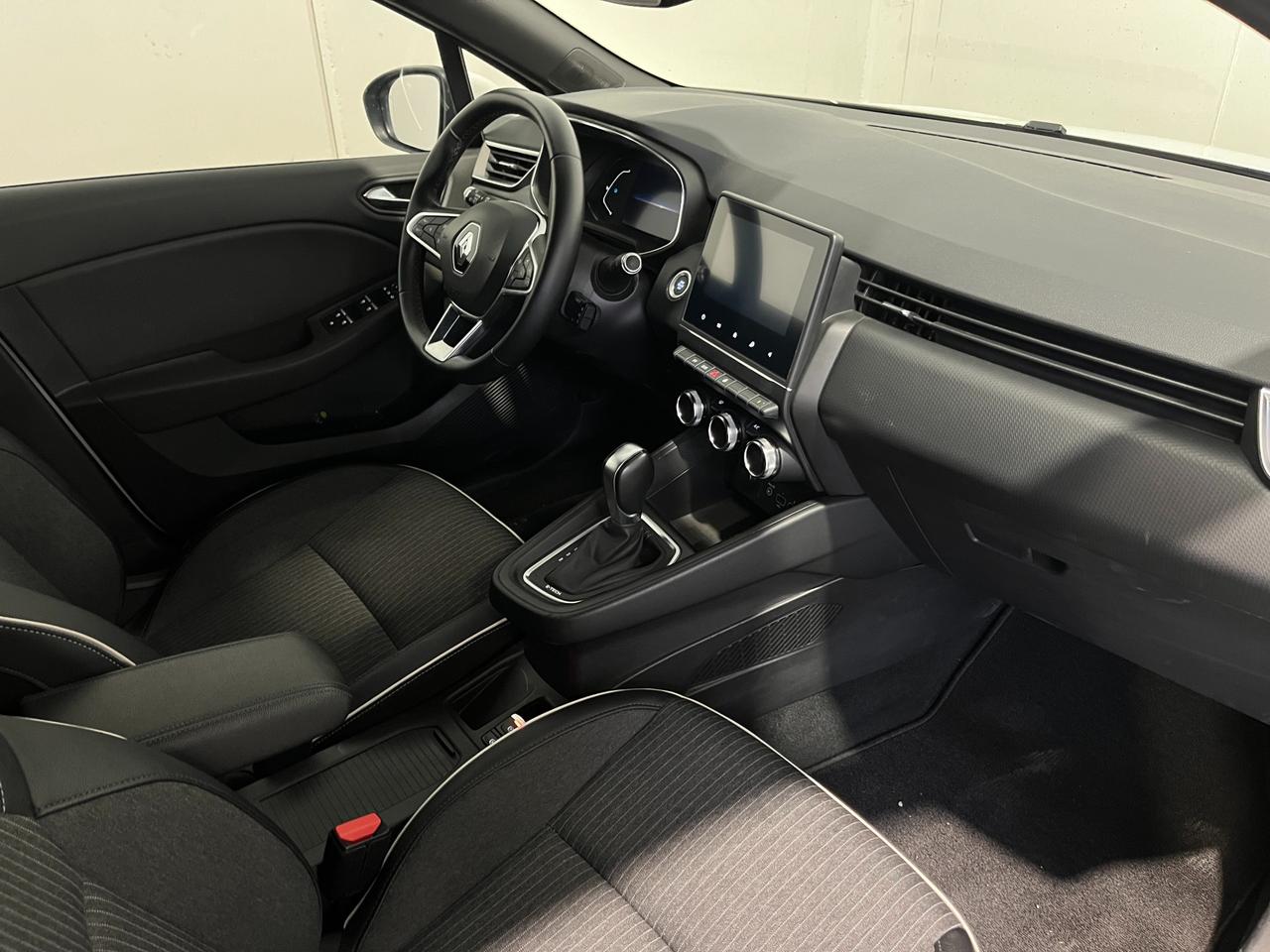 RENAULT CLIO 1.6 E-TECH HYBRID AUTO INTENS