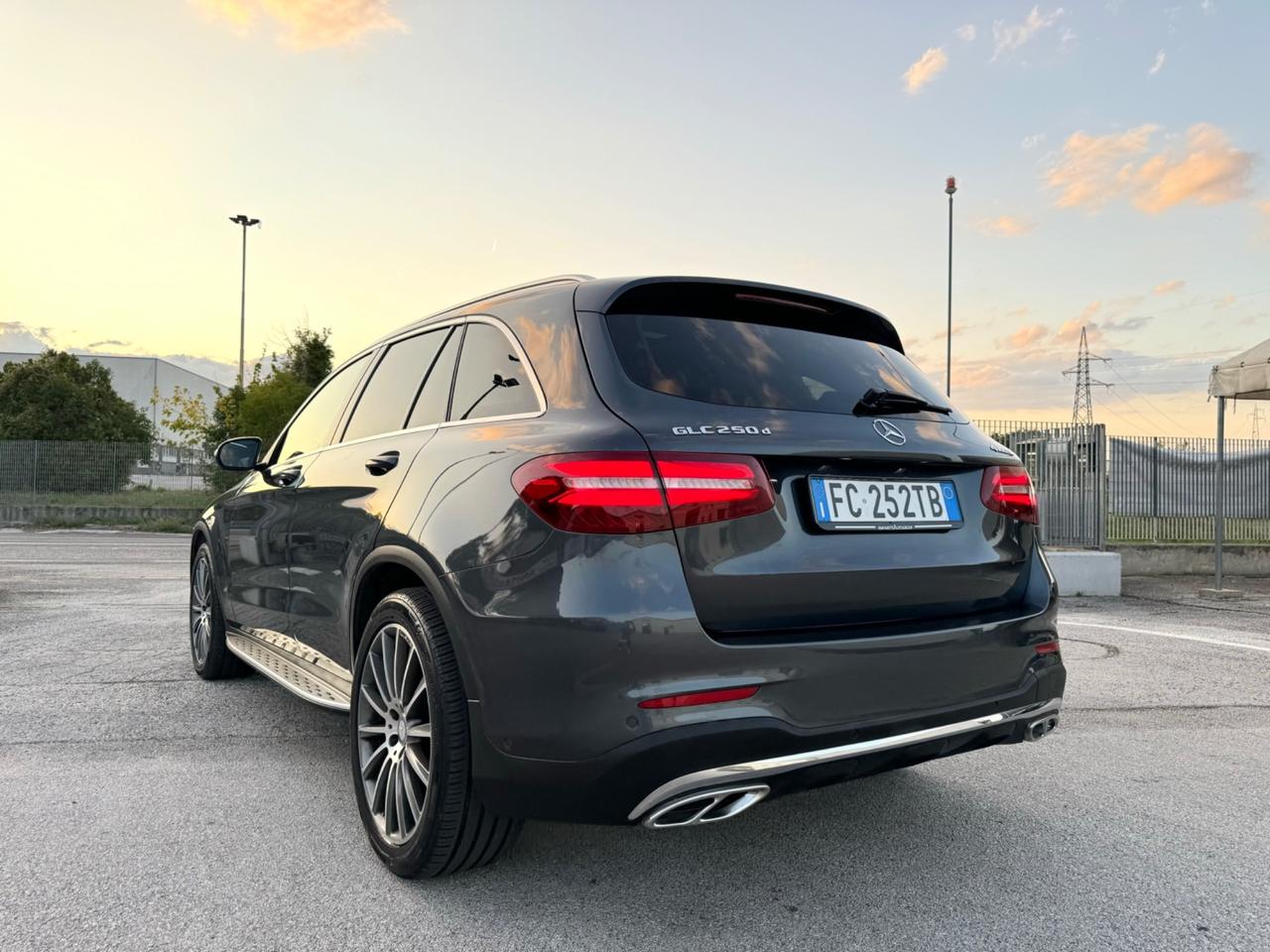 MERCEDES GLC 250d Premium AMG - Tetto Pelle Led 20