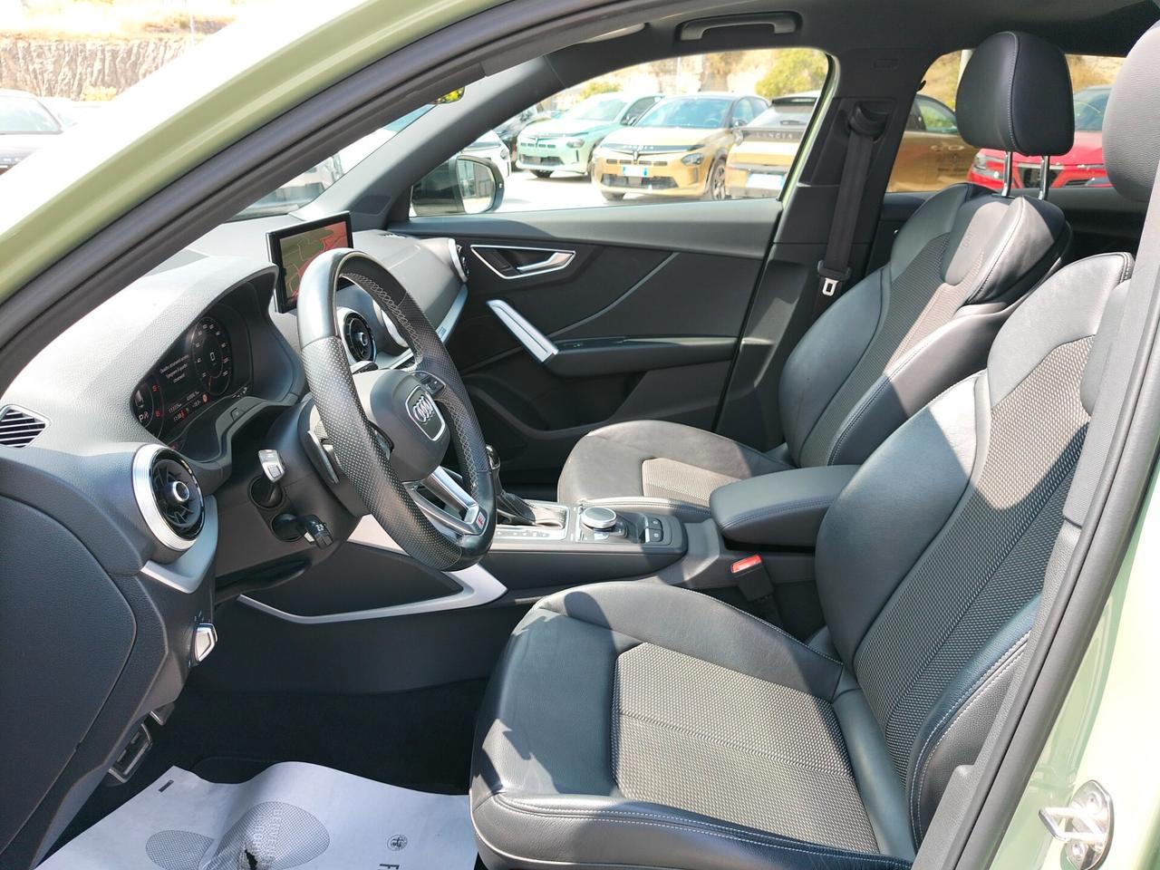Audi Q2 35 TDI S tronic Identity Black