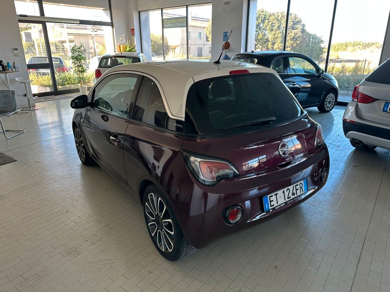 Opel Adam 1.2 70 CV White/Black Link