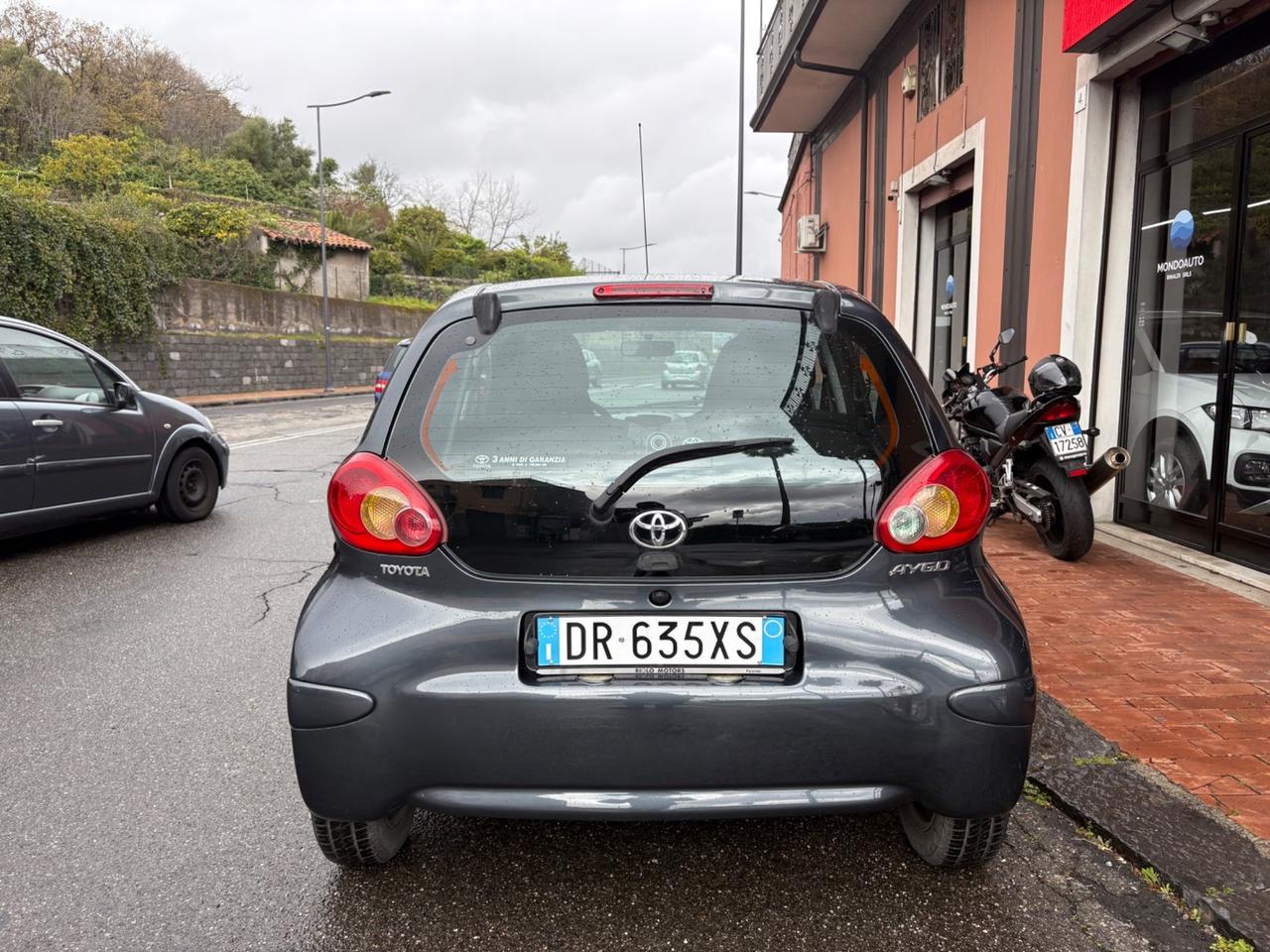 Toyota Aygo 1.0 12V VVT-i 5 porte Sol automatica