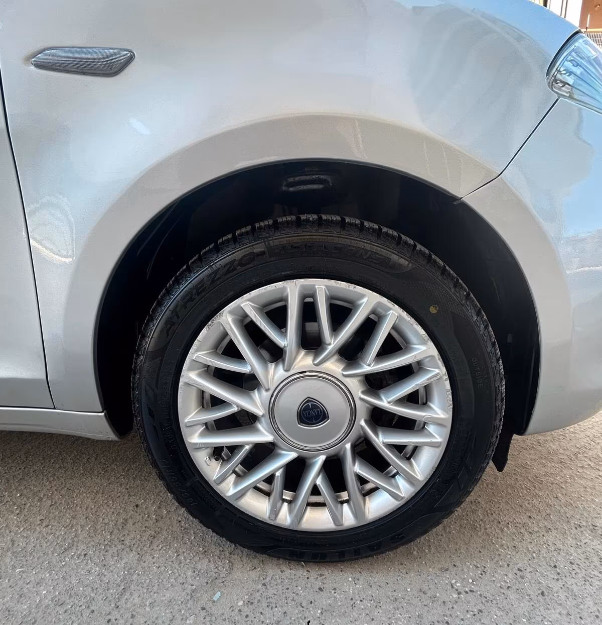 Lancia Ypsilon 1.2 69 CV 5 porte Gold