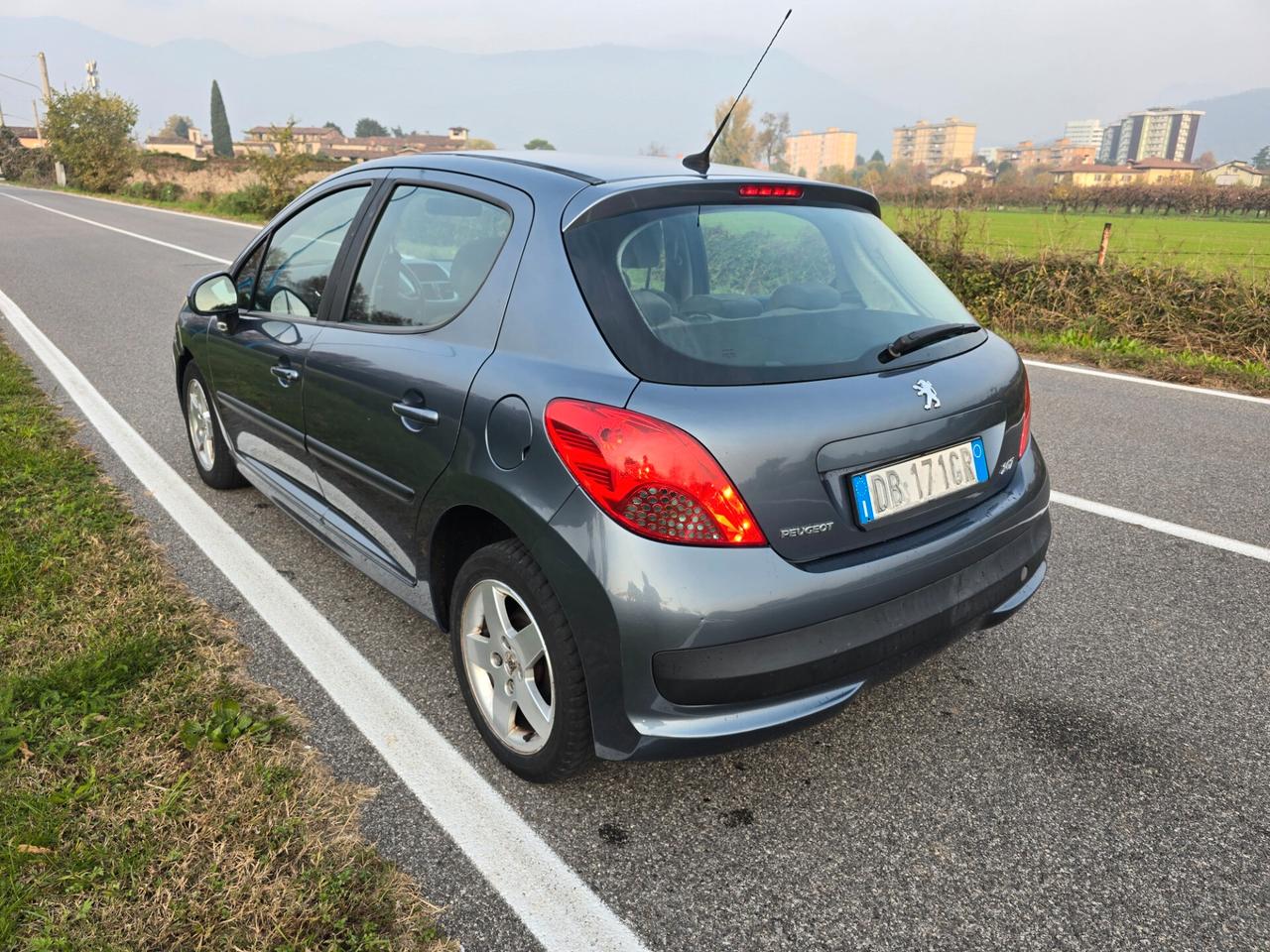 PEUGEOT 207 1.4 "OK PER NEOPATENTATI"