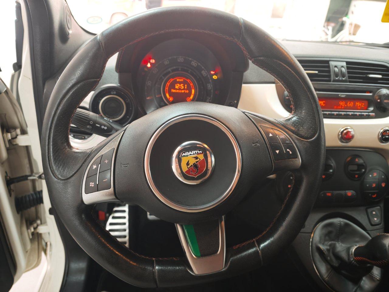 Abarth 500 1.4 16v turbo t-jet 135cv LEGGI