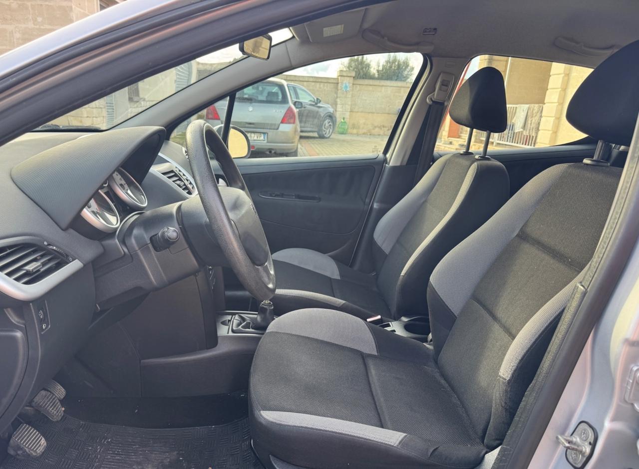 Peugeot 207 1.4 HDi 70CV NEOPATENTATI