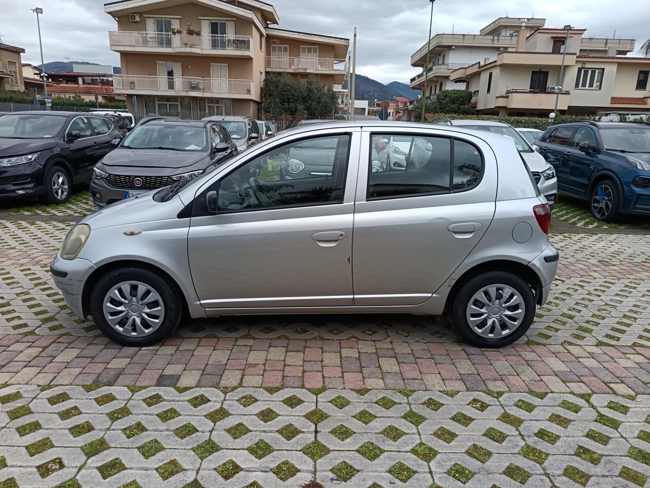 Toyota Yaris 1.0i 16V cat 5 porte IMPIANTO GPL. NUOVO.