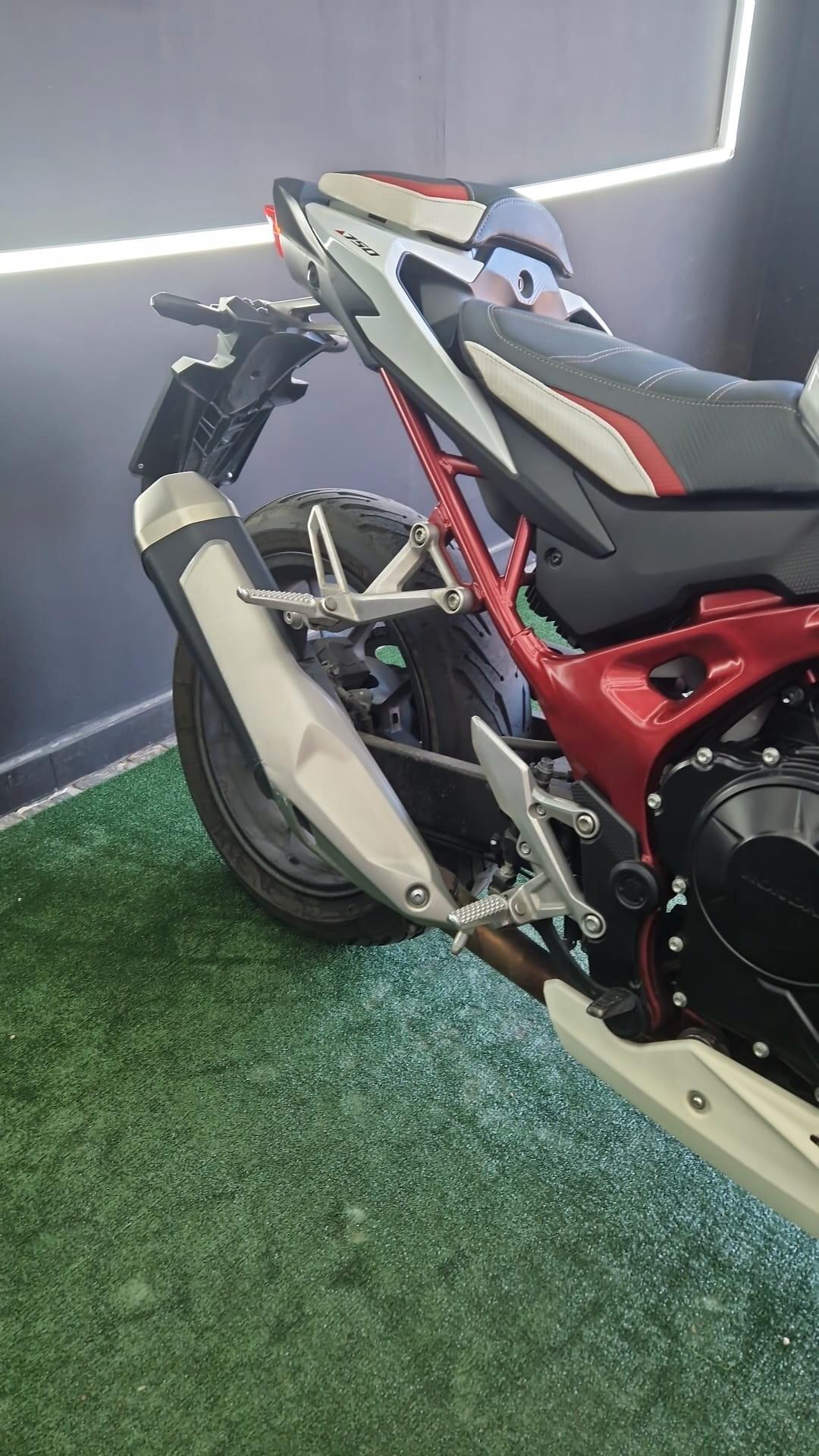 Honda Hornet 750