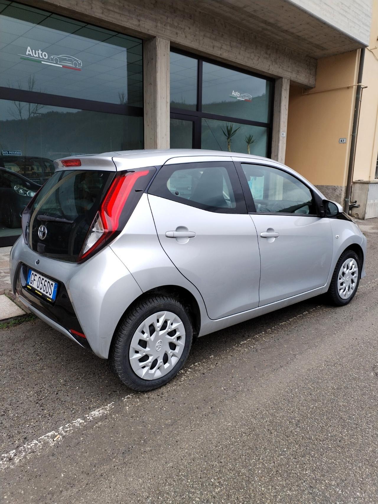 Toyota Aygo Connect 1.0 VVT-i 72 CV 5 porte x-clusiv