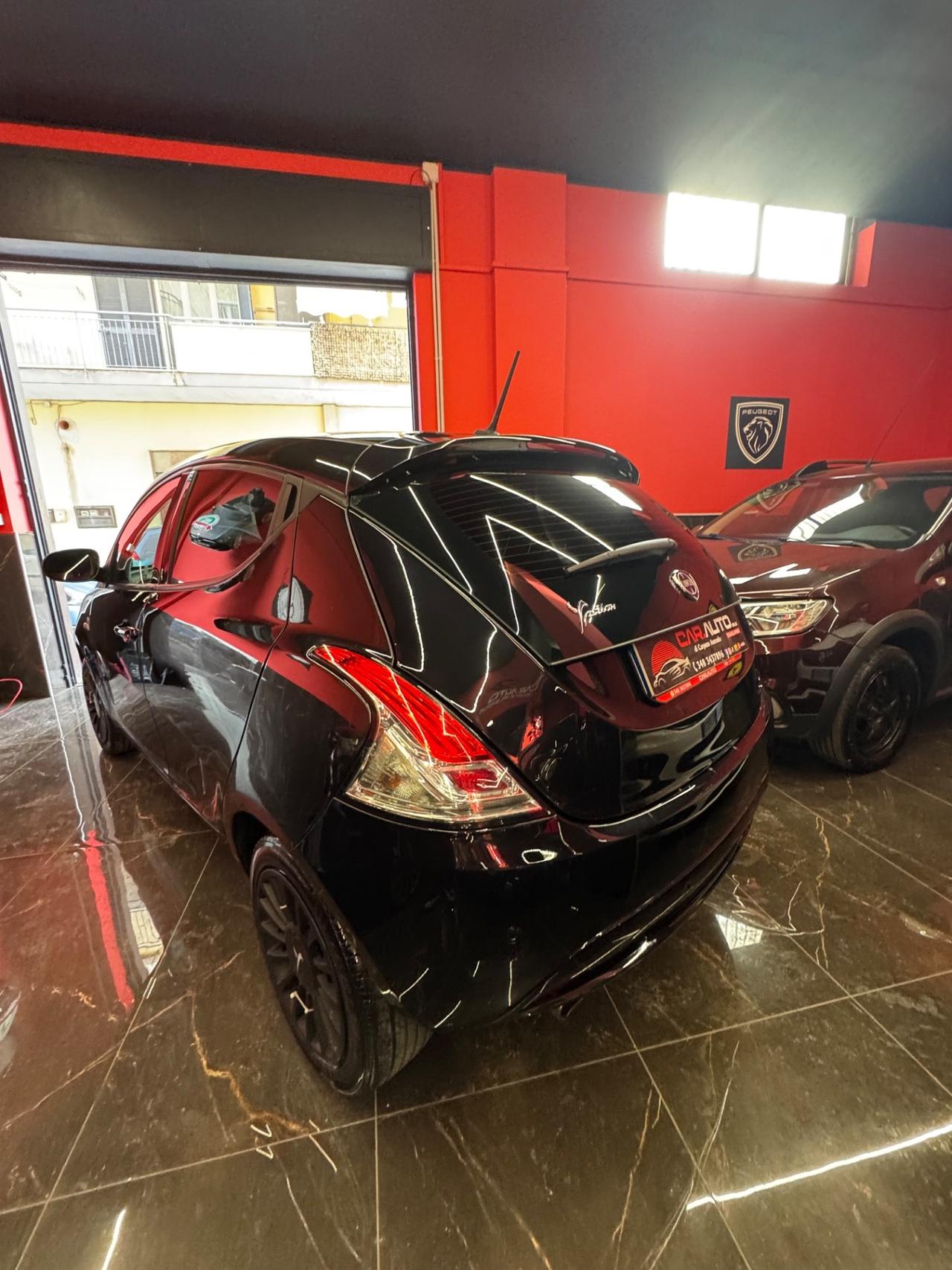 Lancia Ypsilon 1.2 69 CV 5 porte GPL Ecochic Black and Noir