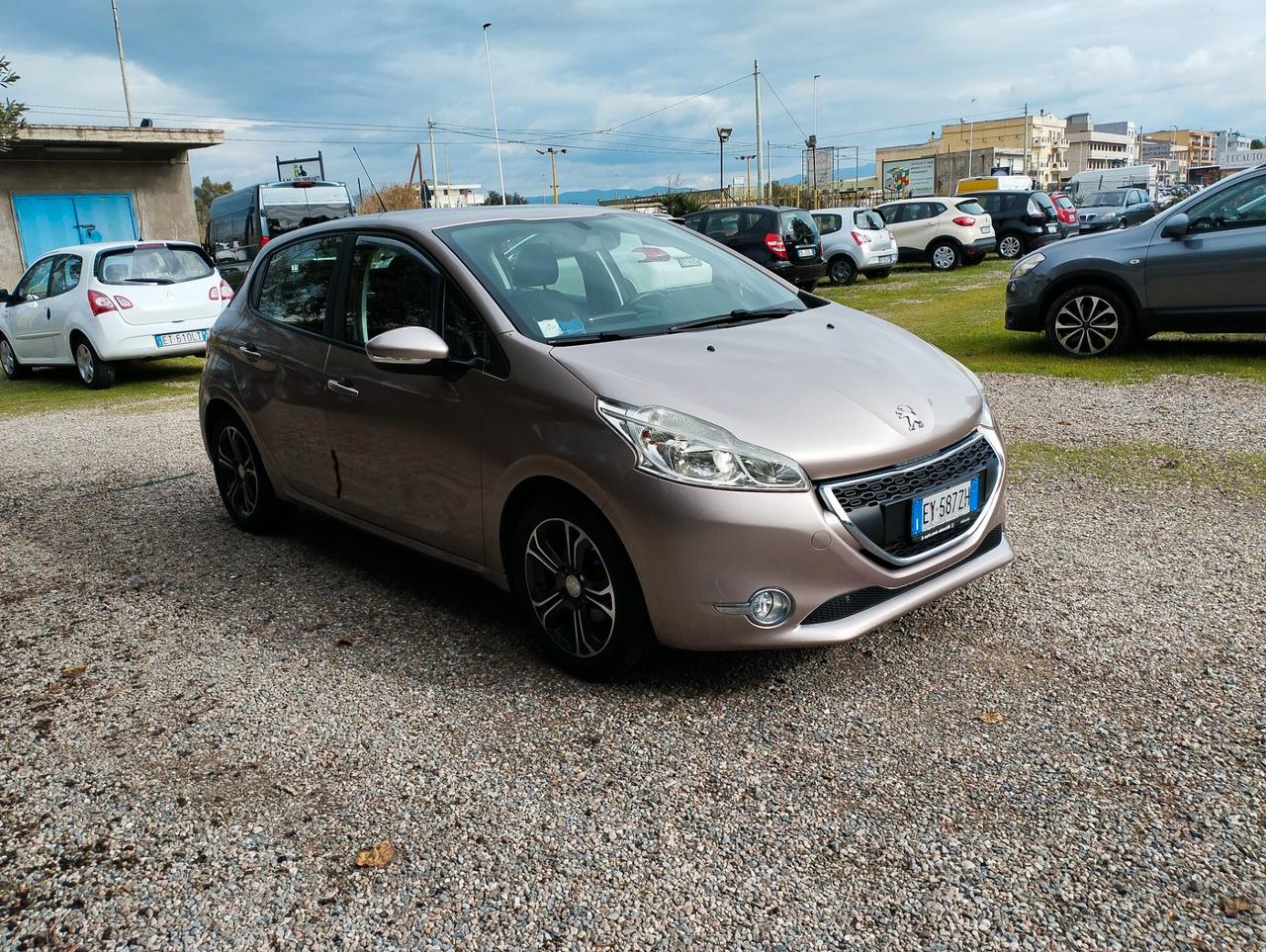 Peugeot 208 1.4 HDi 68 CV 5 porte Allure