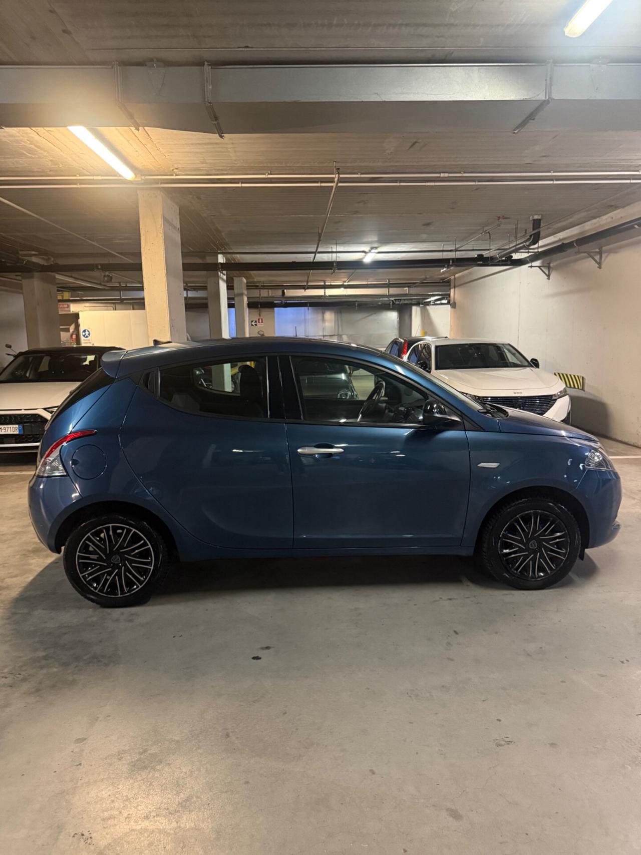 Lancia Ypsilon 1.0 FireFly 5 porte S&S Hybrid Ecochic A. Ferretti