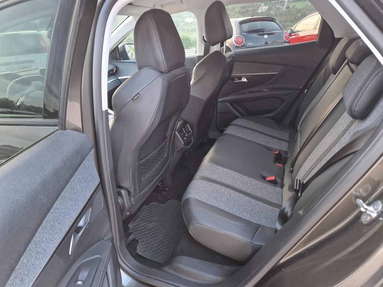 Peugeot 3008 PureTech Turbo 130 S&S Allure