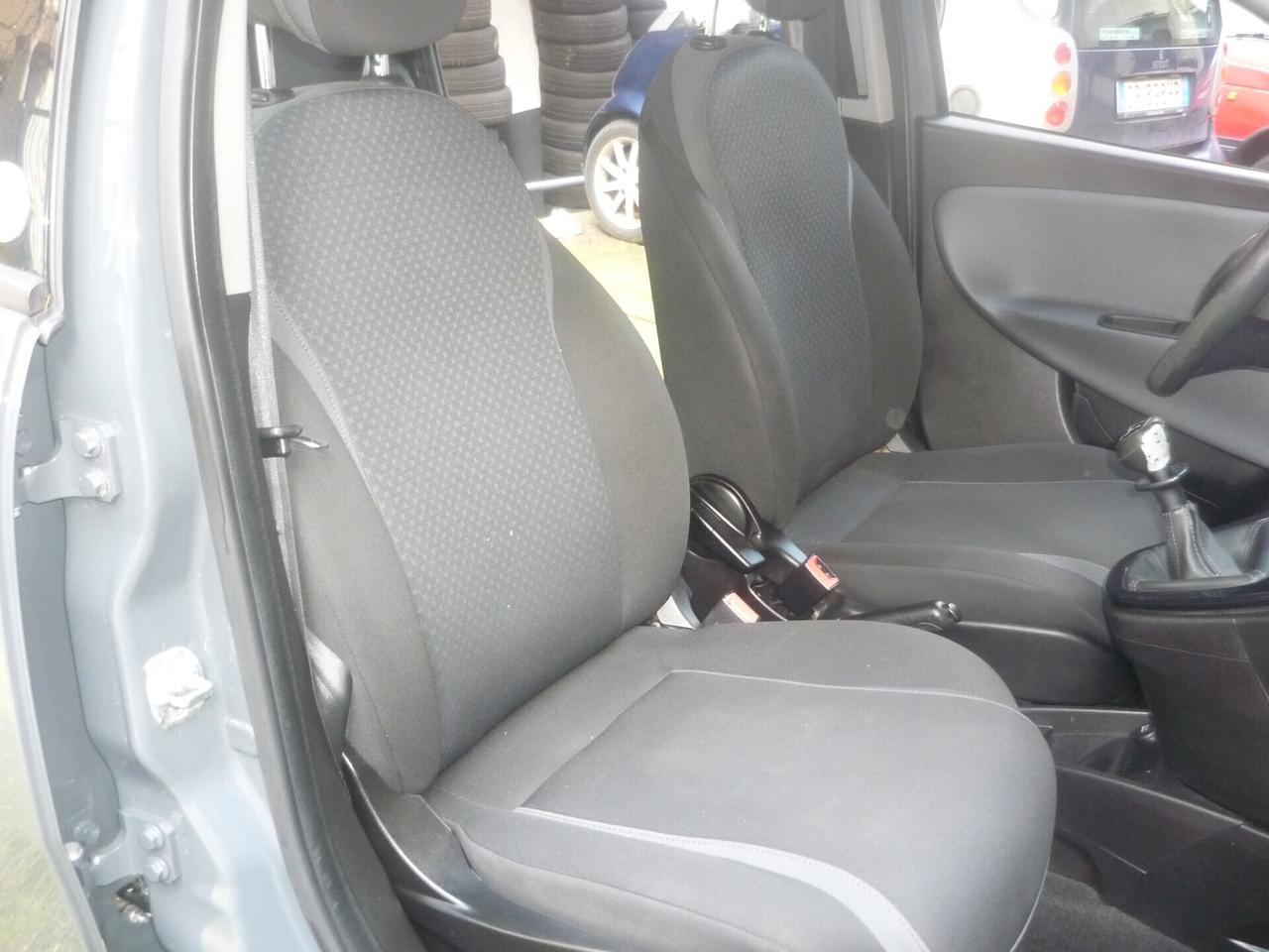 Lancia Ypsilon 0.9 TwinAir 85 CV 5 porte Metano Ecochic Silver