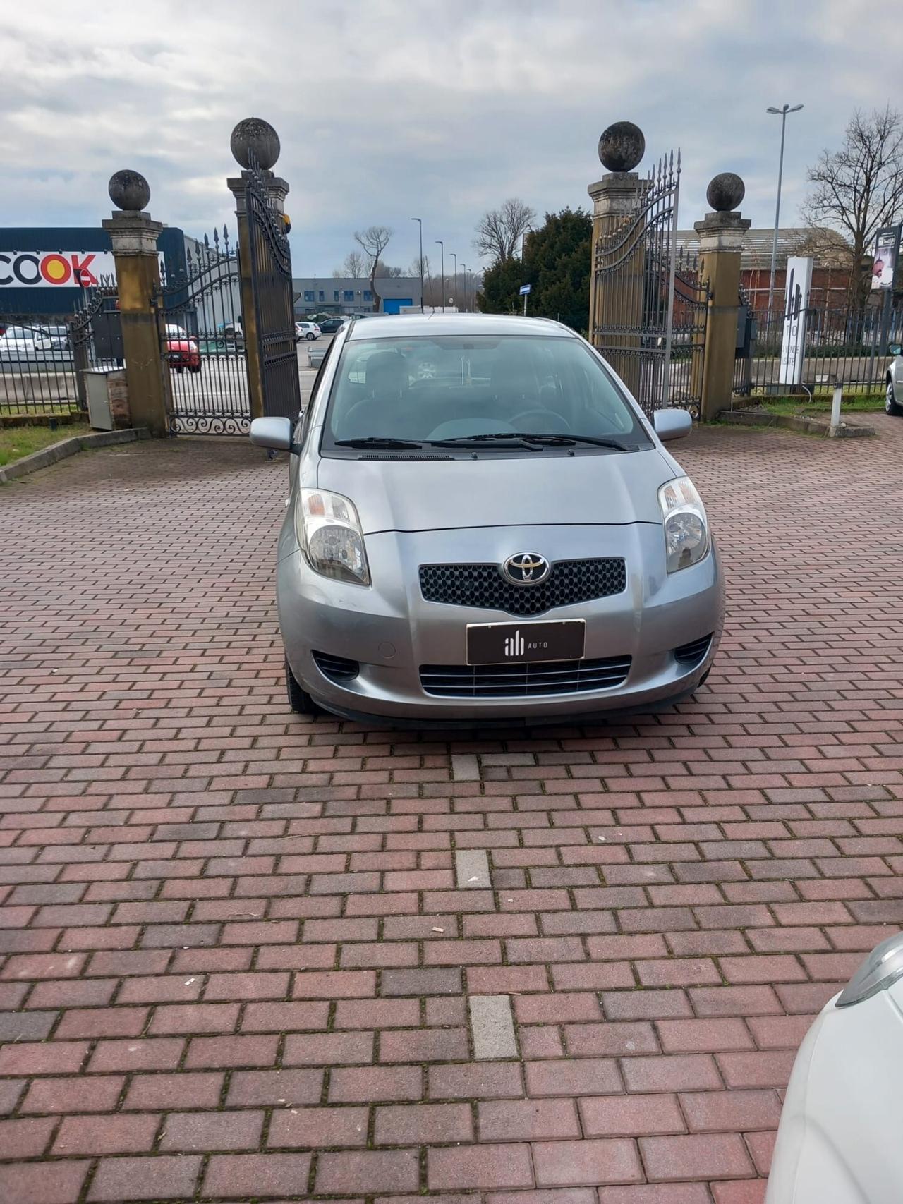 Toyota Yaris 1.0 5 porte