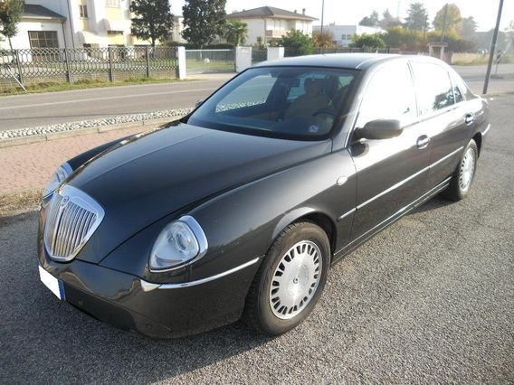 LANCIA Thesis 2.4 JTD 20V aut. Emblema