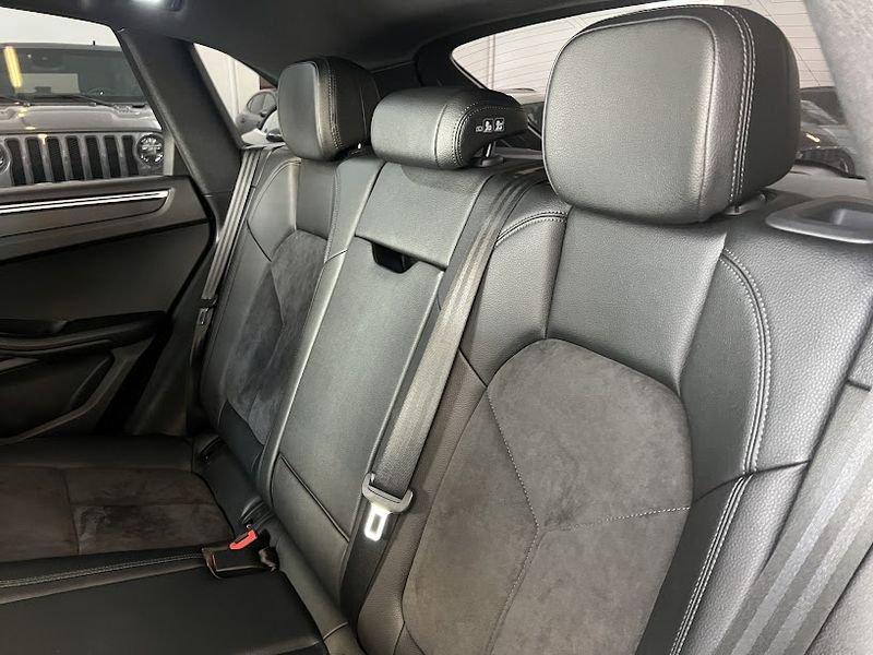 Porsche Macan -