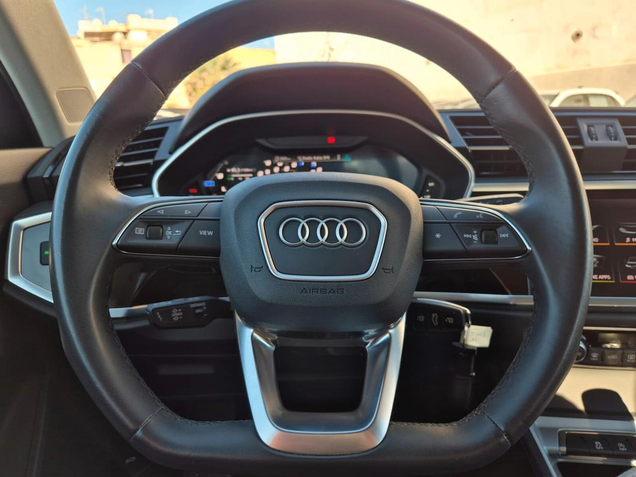 Audi Q3 35 TDI S-tronic Business Advanced