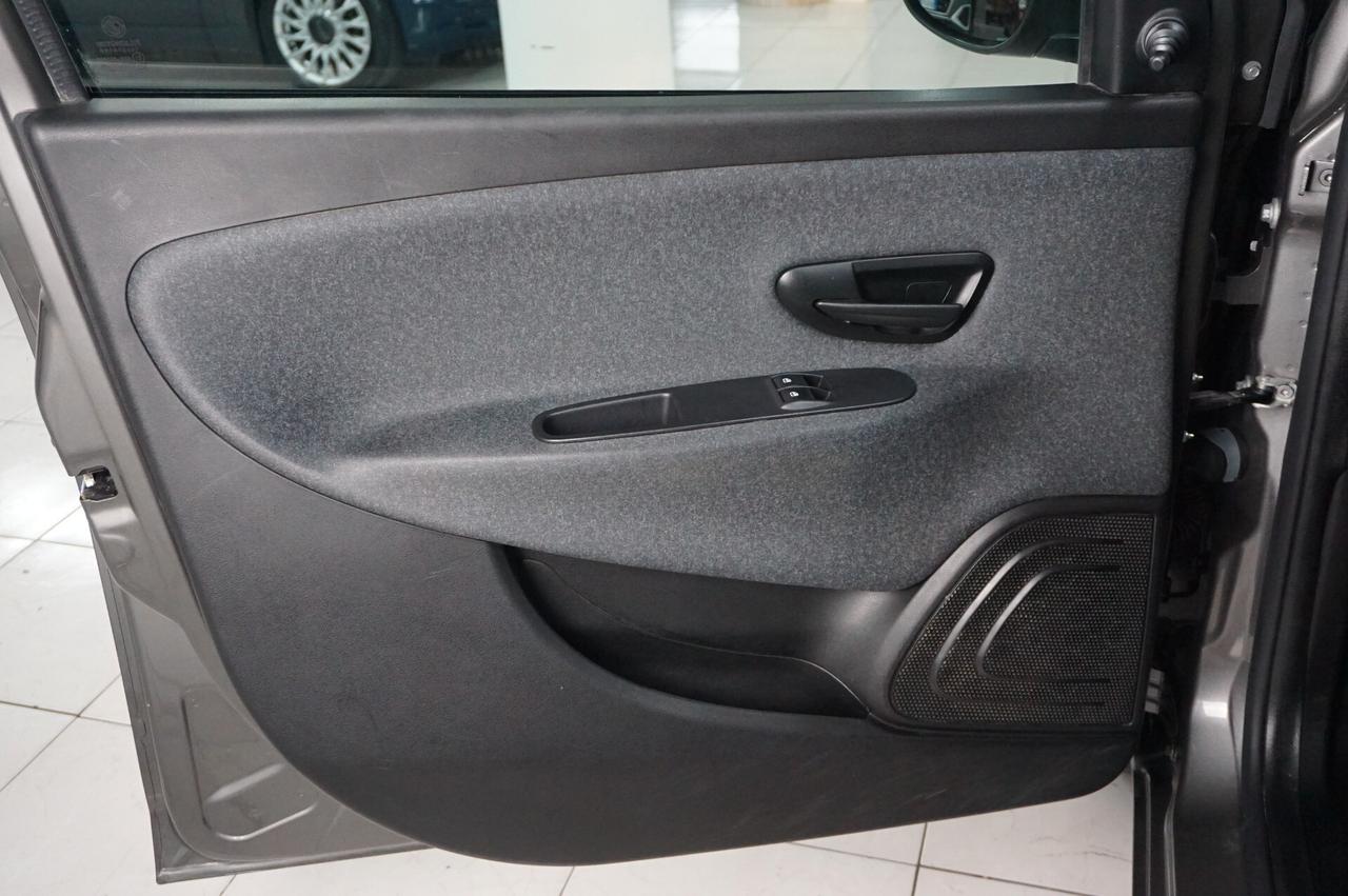 Lancia Ypsilon 1.0 FireFly 5 porte S&S Hybrid Ecochic Silver