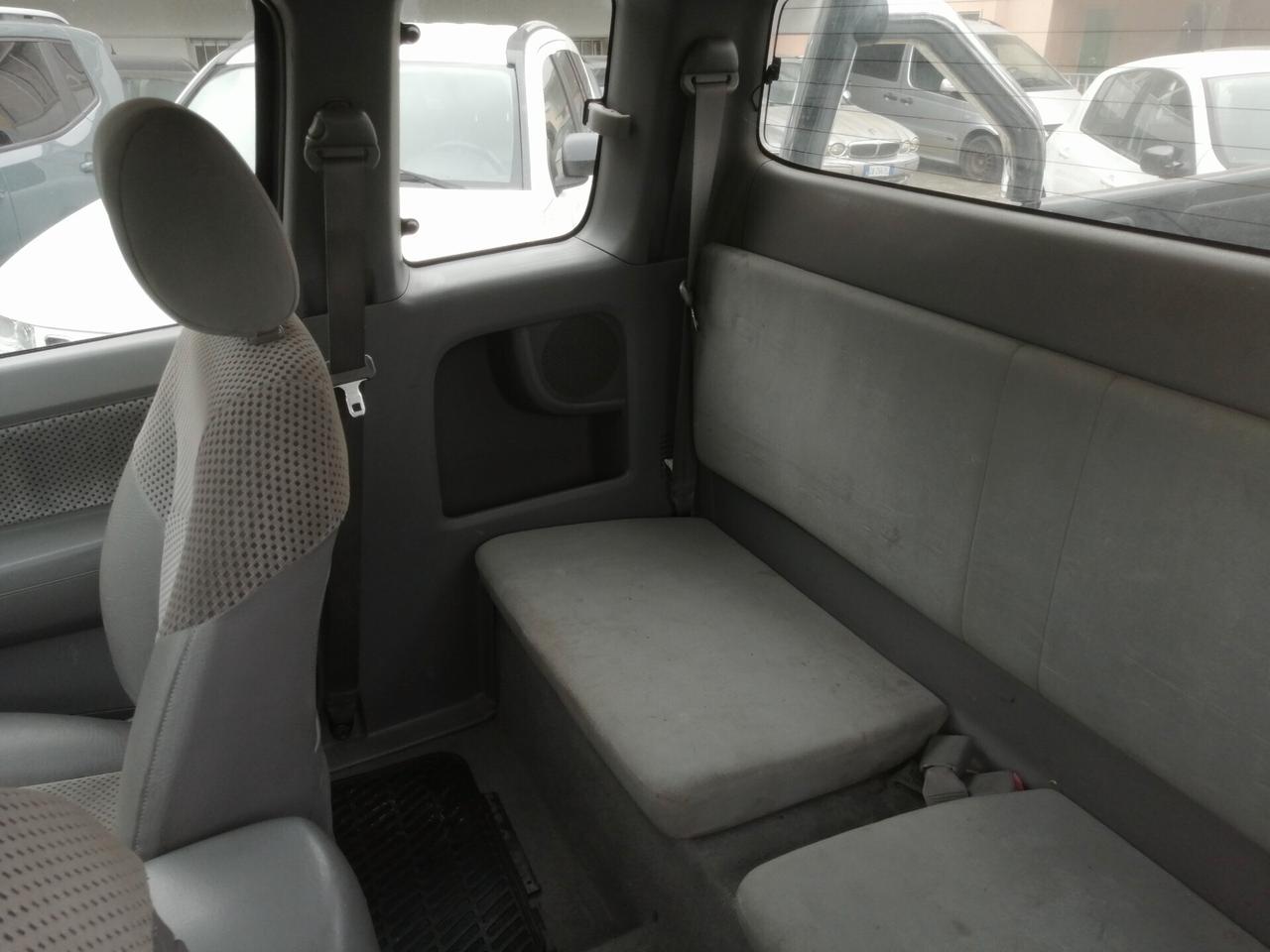 Toyota Hilux 2.5 D-4D 4WD 2p. Extra Cab DLX