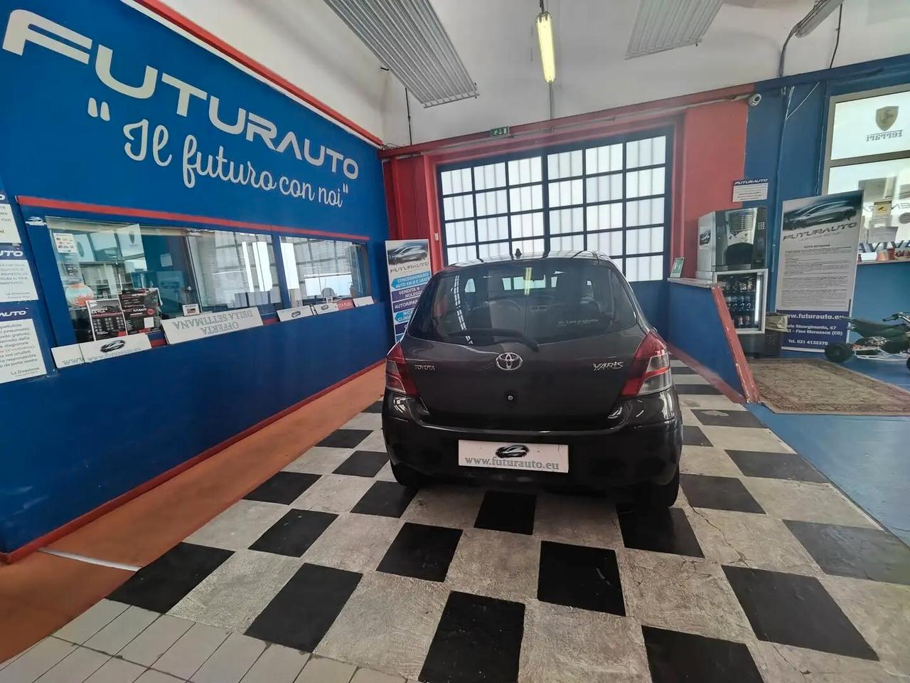 Toyota Yaris 1.0 5 porte Sol