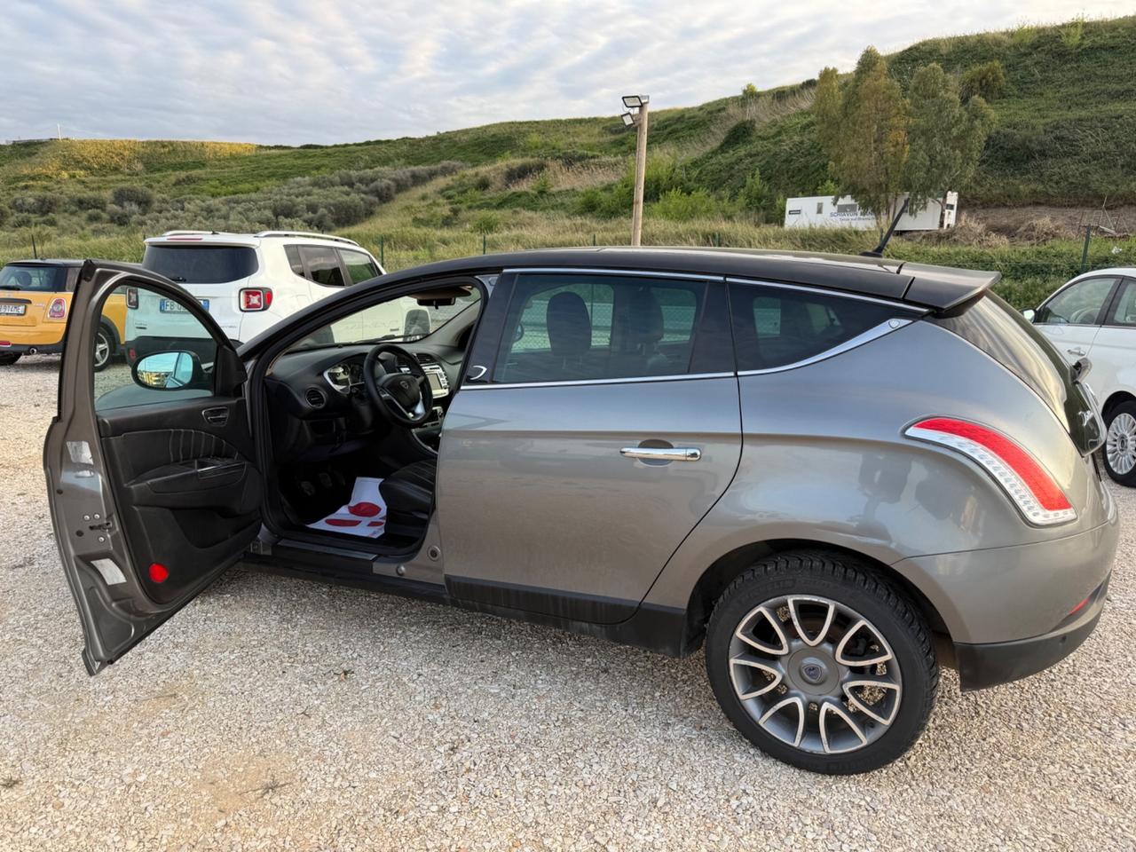 Lancia Delta 2.0 MJT TETTO/navi/Pelle 2.900€