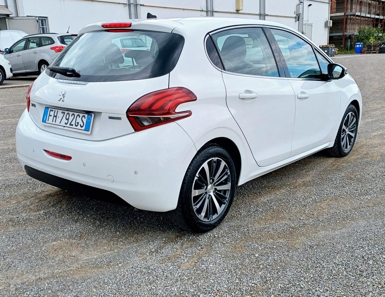 Peugeot 208 PureTech 82 5 porte Allure