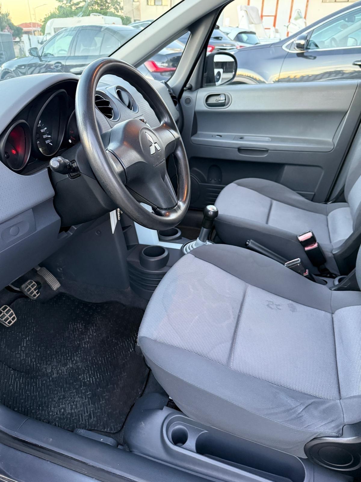 Mitsubishi Colt 1.1 12V 5p. Invite