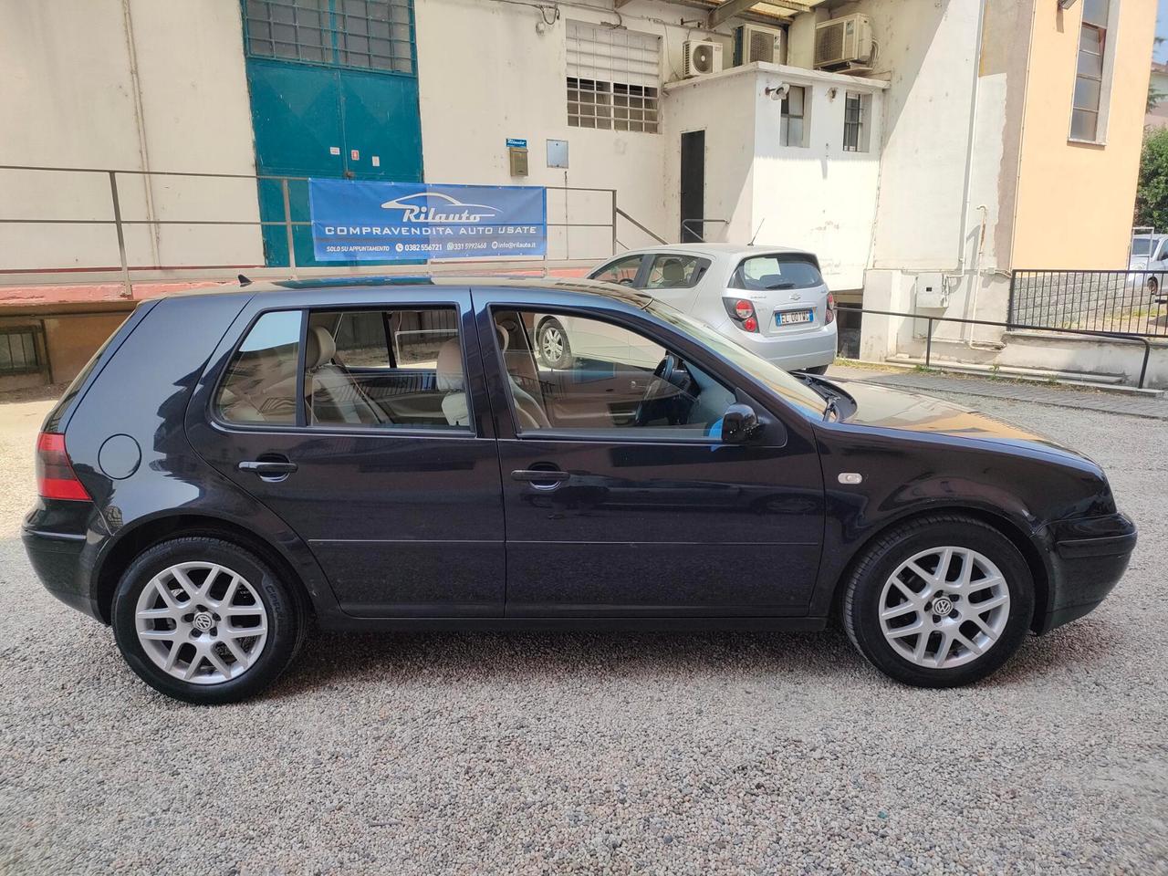 Volkswagen Golf 1.6 16V 5p. aut. Highline