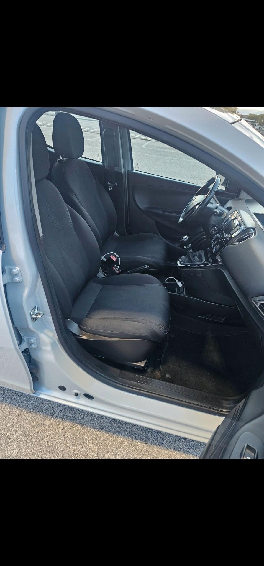 Lancia Ypsilon 1.2 69 CV 5 porte Platinum