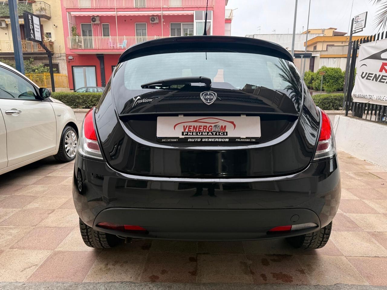 Lancia Ypsilon 1.2 69 CV 5 porte S&S Silver
