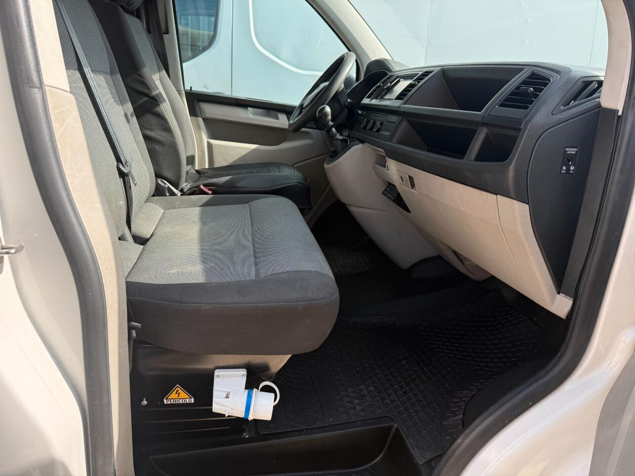 Volkswagen T6 Transporter 160 CV/150000 KM/L1H2/COIBENTATO/2016