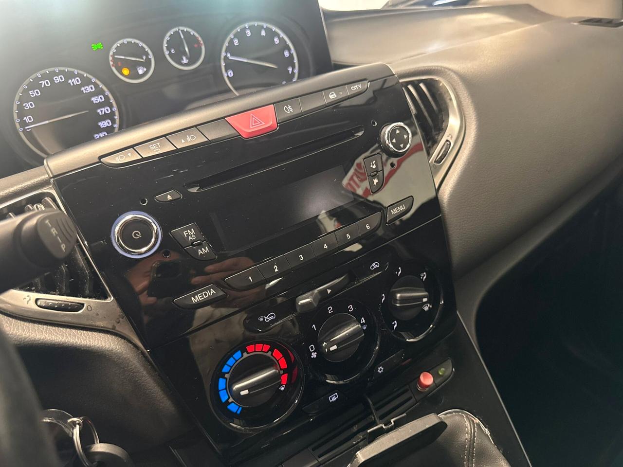 Lancia Ypsilon 1.2 69 CV 5 porte Silver