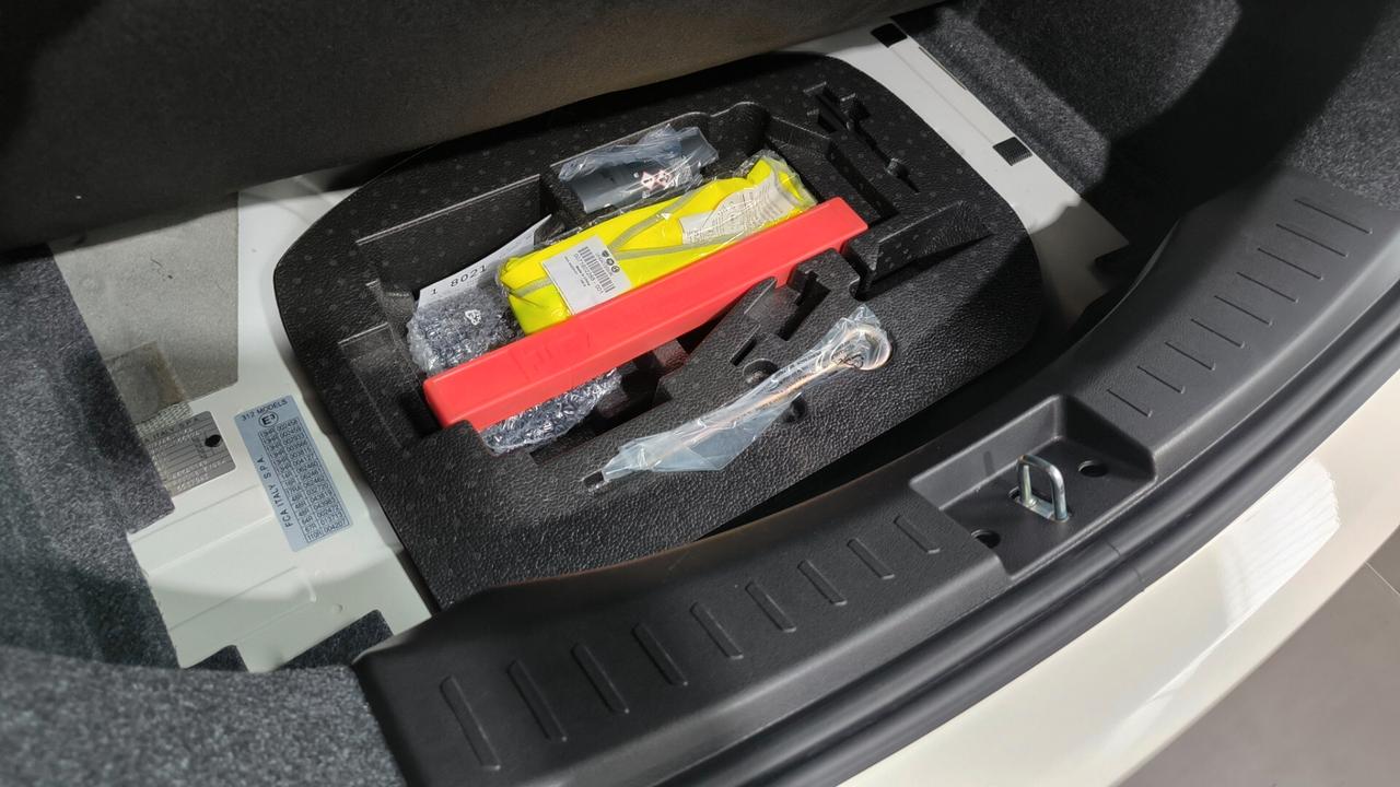 Lancia Ypsilon 1.0 FireFly 5 porte S&S Hybrid Ecochic Silver