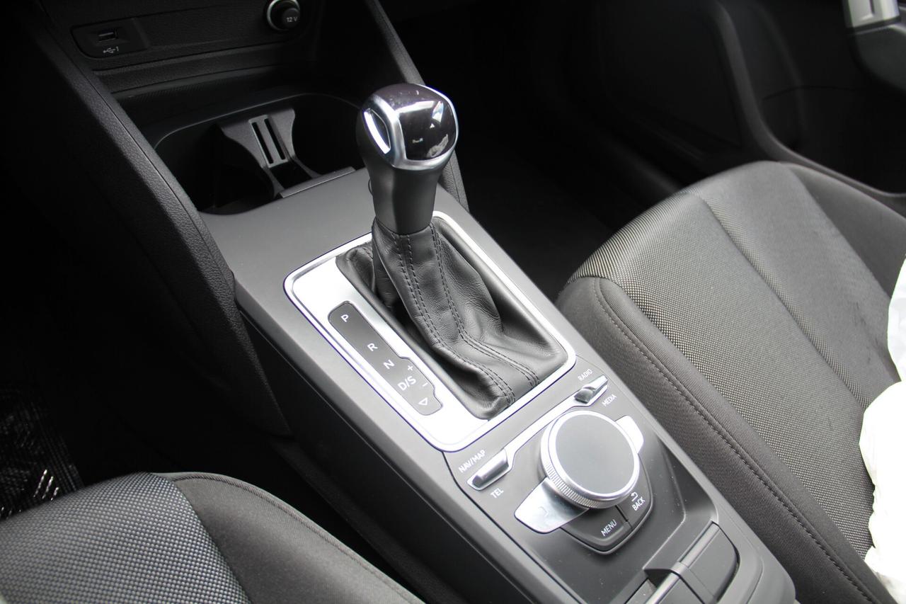Audi Q2 35 TDI quattro S tronic Business