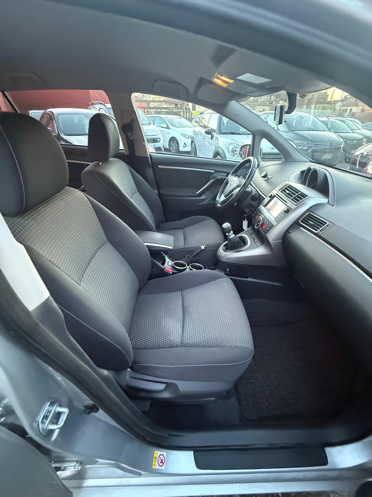 Verso 1.6 D-4D Style 7 posti-unipro-rate-garanzia