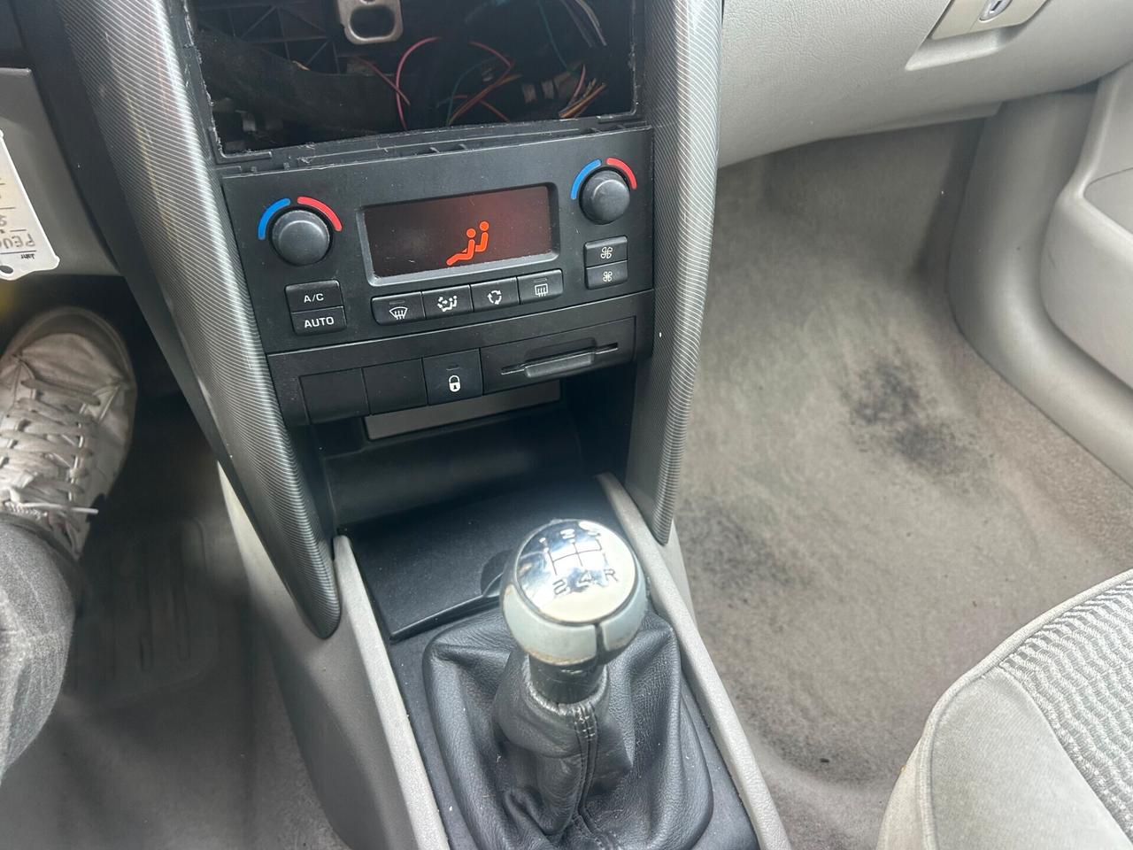 Peugeot 207 1.4 88CV 5p. ONE Line