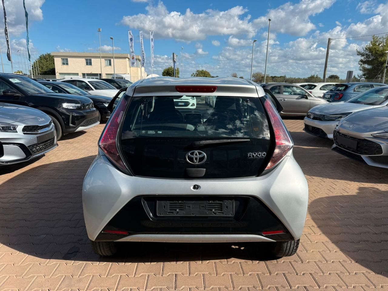 Toyota Aygo 1.0 VVT-i 69 CV 5 porte x-play