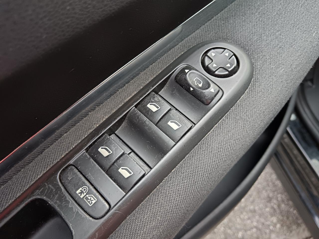 Peugeot 3008 1.6 HDi 115CV BUSINESS - 2014