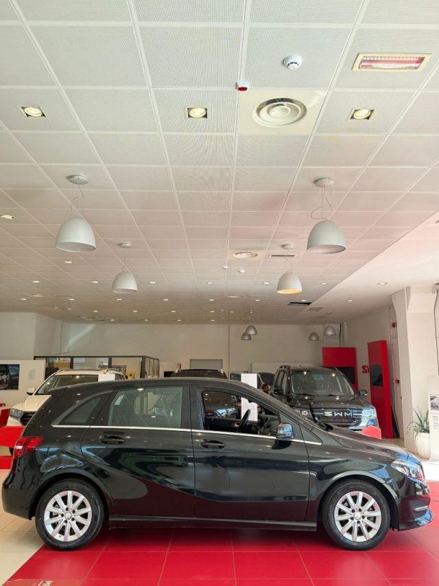 MERCEDES-BENZ B 180 d Executive